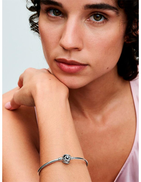 PULSERA PANDORA MOMENTS RIGIDA CON CIERRE ENVUETO 593229C01